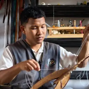 The Crafts of Silence: Talents who express themselves by the hands